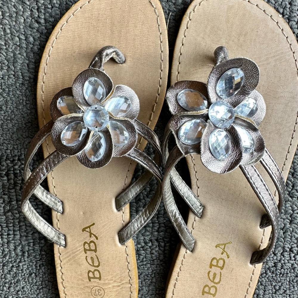 Flat metallic colored sandal